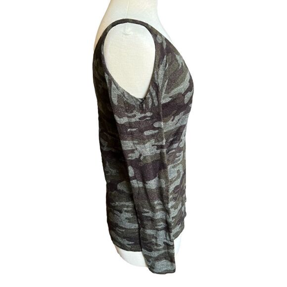 Sanctuary Size XS Camo Camouflage Cold Shoulder Long Sleeve Top V-Neck - Picture 6 of 11